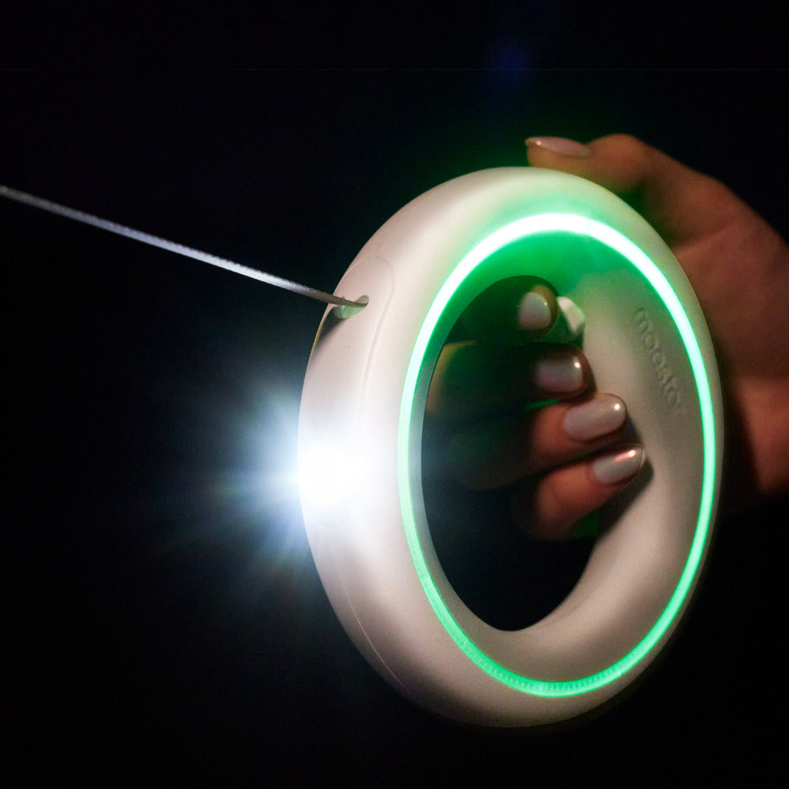 The UFO Leash – Retractable Anti-Pull Dog Leash For Small/Medium Dogs.