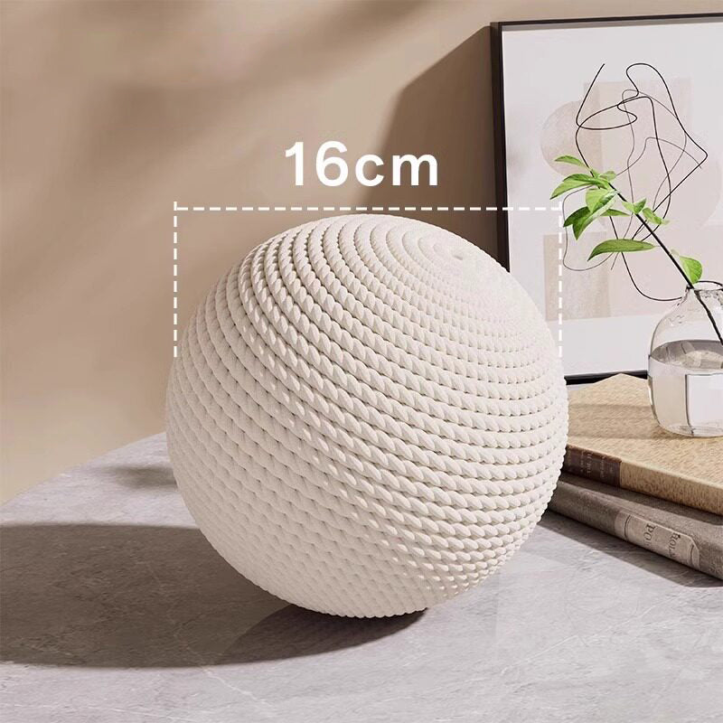 The Toy Ball–Extra-Large Sisal Chew Self-Play Fun